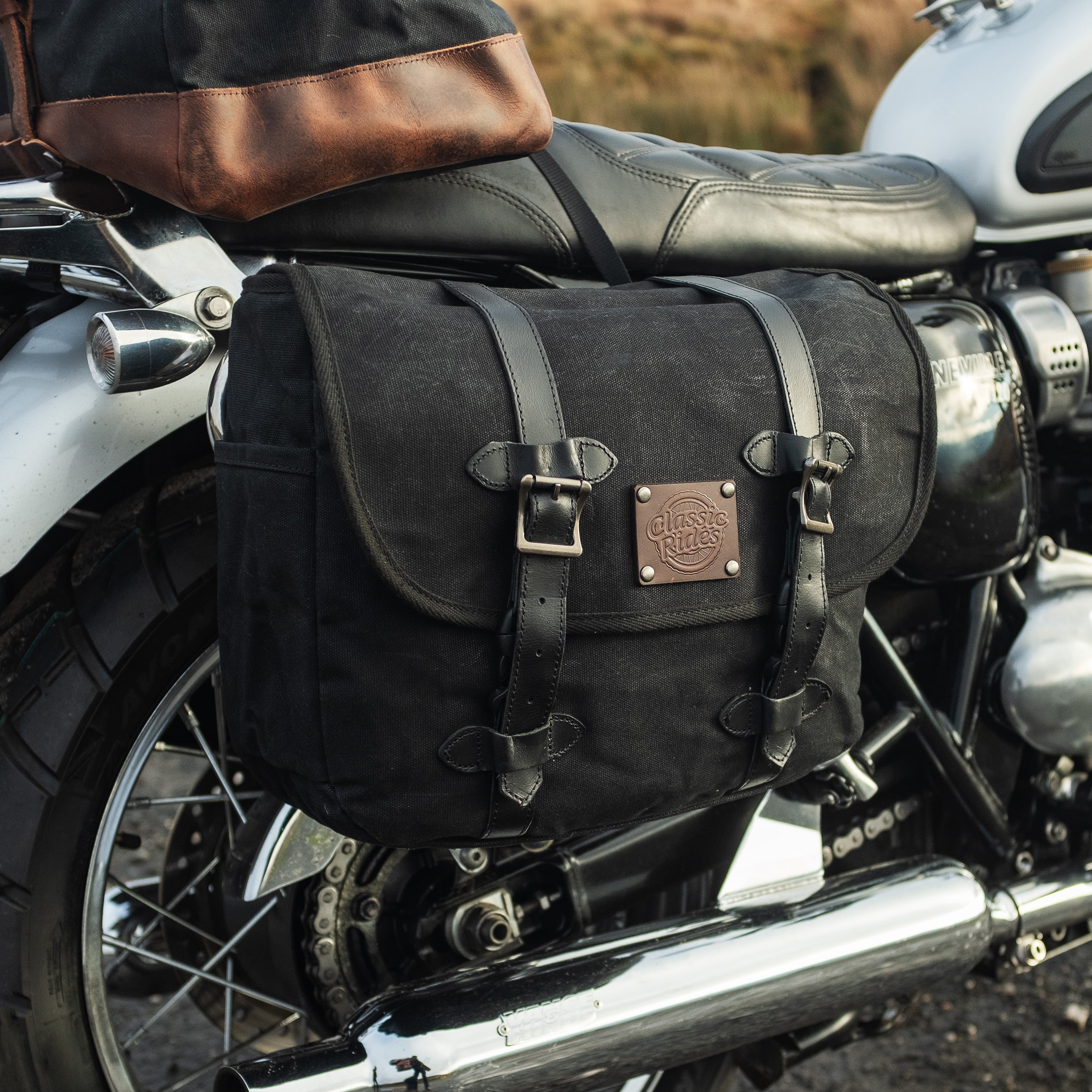 Motorcycle luggage deals with wheels